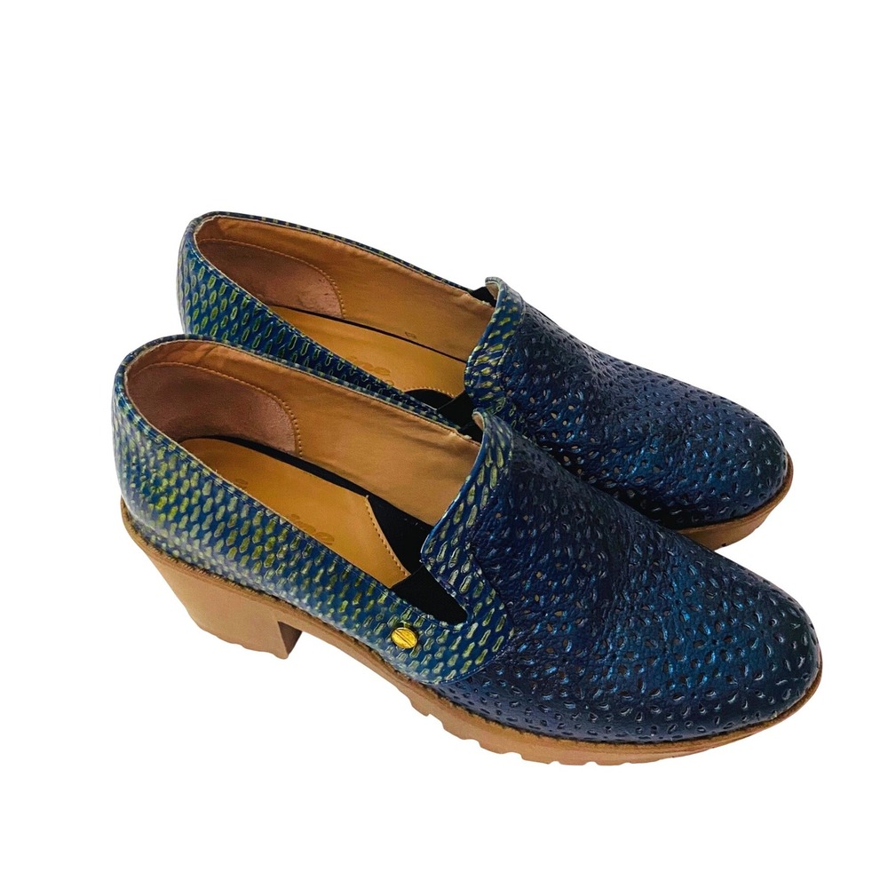 Janine Hecho a Mano shoes Blue Perforated Leather Block Heel Loafers Womens Sz 8